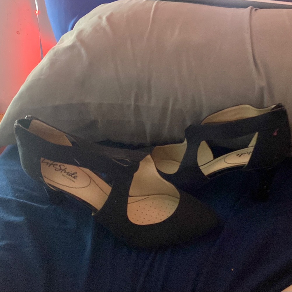 Life Stride Black Heels Elegant Design